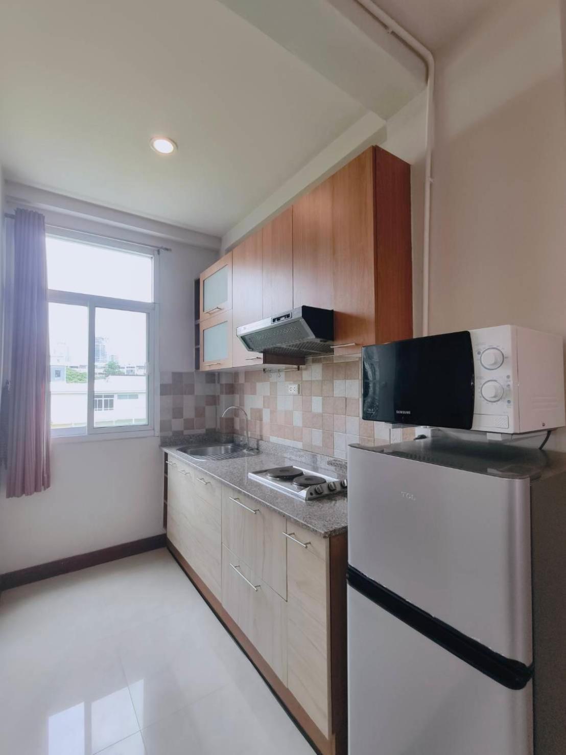 Apartment Cloud No 4 Green N Quiet Heart Bkk With A Balcony