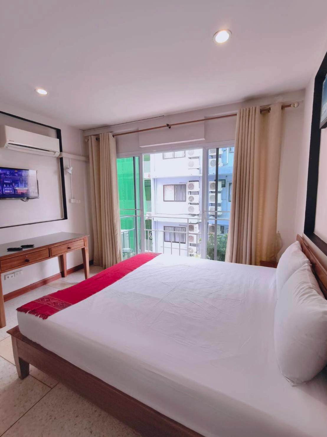Apartment Cloud No 4 Green N Quiet Heart Bkk With A Balcony Bangkok